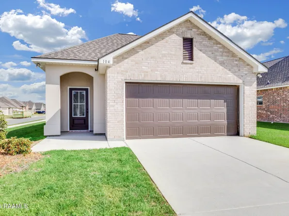 104 Hidden Meadows Dr, Lafayette, LA 70506
