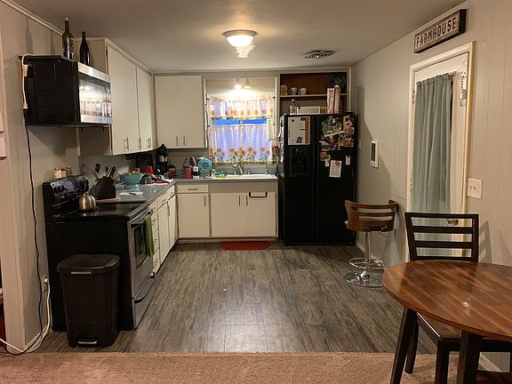 3rd image of 610 Electric Ave