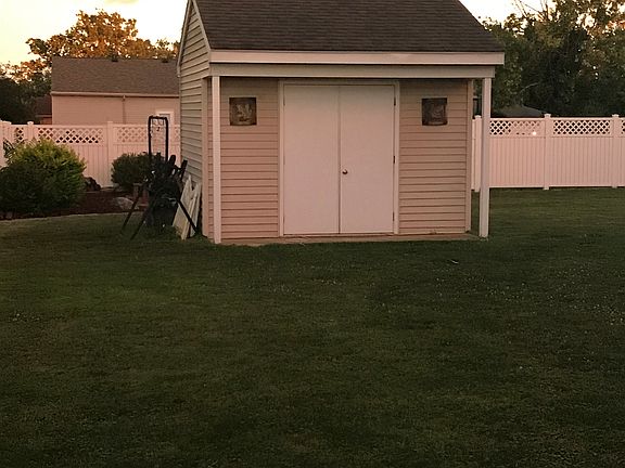 3rd image of 1710 Driftwood Dr