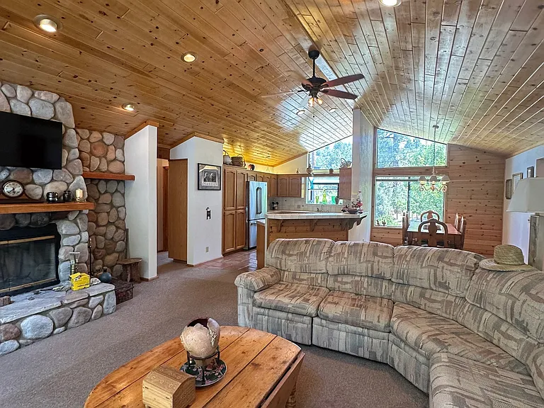 15208 Chestnut Dr — Photo 18
