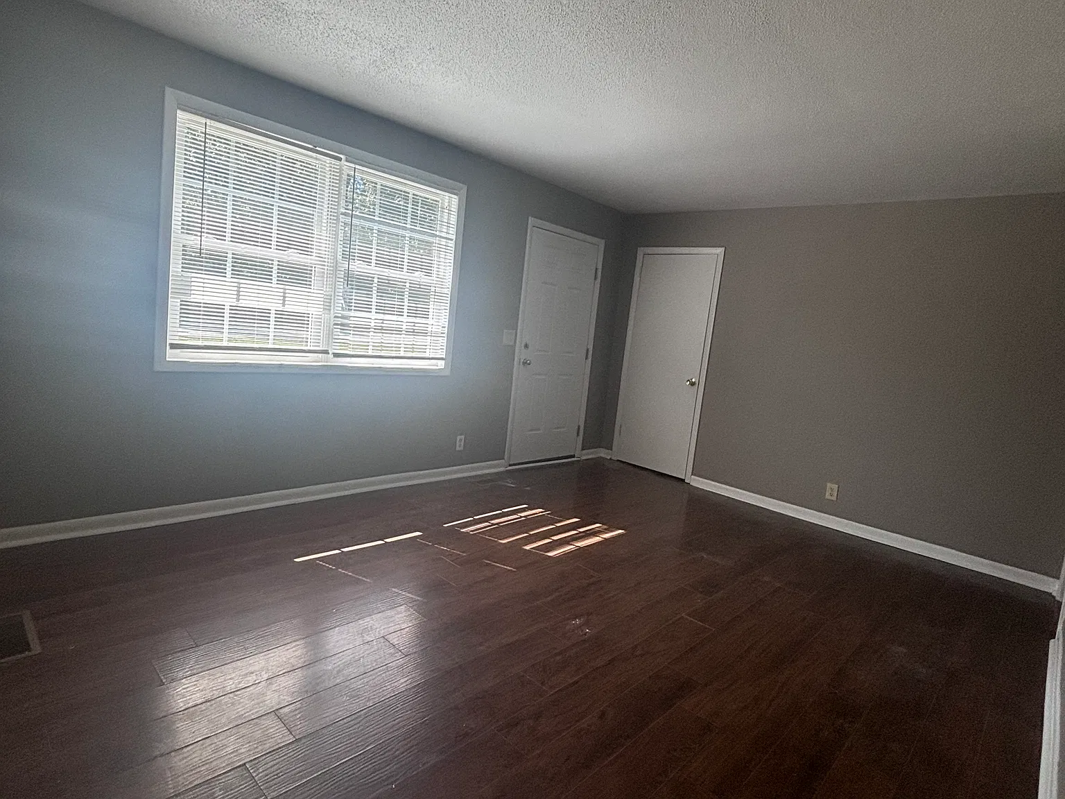 3 bed, 1.5 bath, 1050 sqft, $1,495 — Photo 4