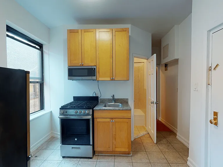 236 E 13th St #26 — Photo 2