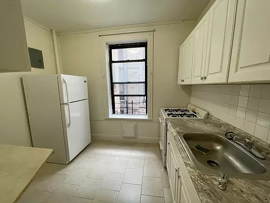4th image of 23-60 29th St Floor 1