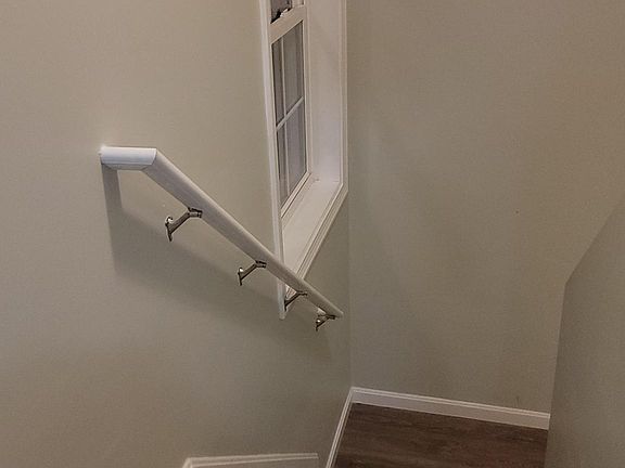 2nd image of 9 Gillen St Unit 2
