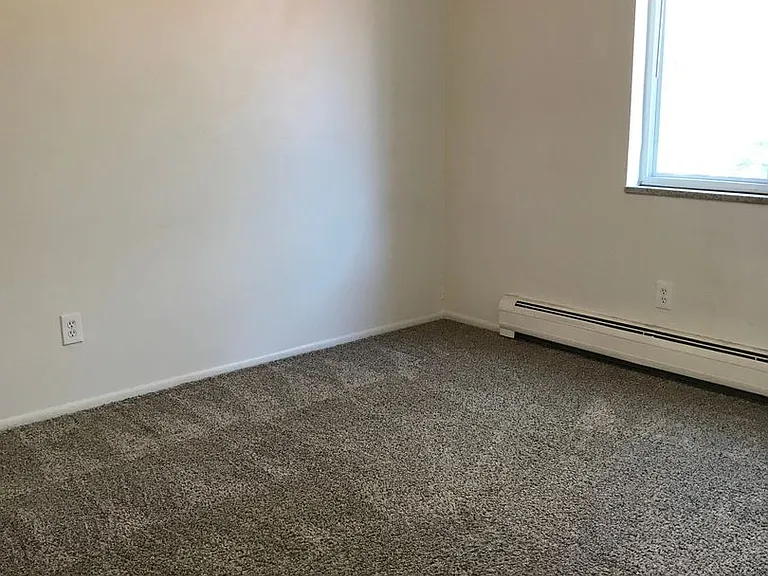 1455 N High St St Charles Apartments — Photo 21
