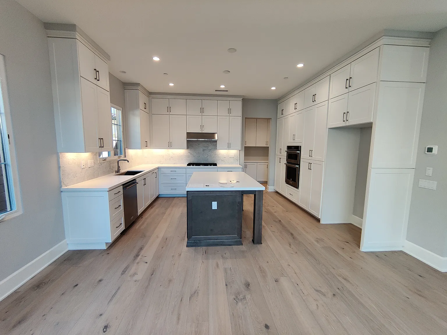 4 bed, 2382 sqft, $6,200 — Photo 2