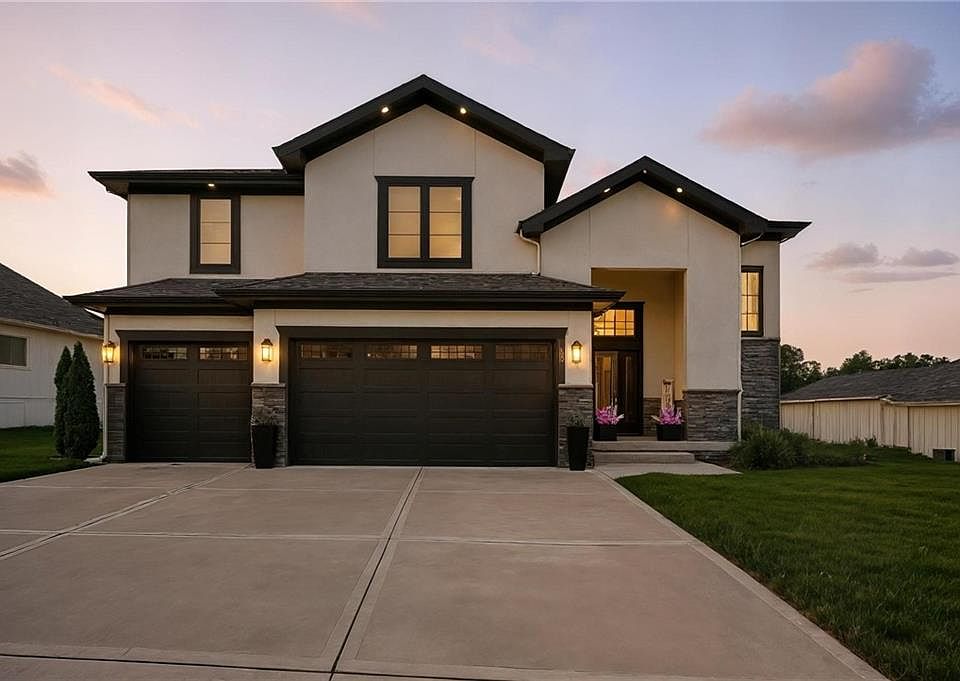 1st image of 5962 N Oak Creek Ct