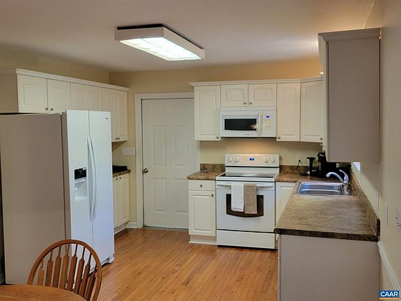 4th image of 14 Tallwood Trl
