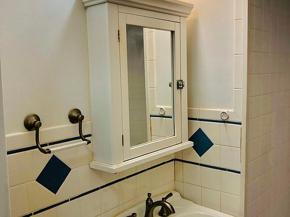 5th image of 301 White Ave #1