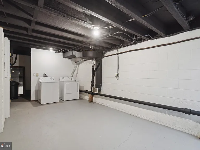 712 Addison St — Photo 16