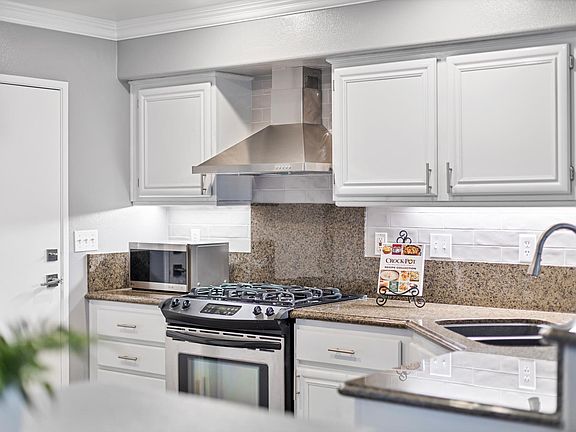 4th image of 2478 Sunningdale Dr
