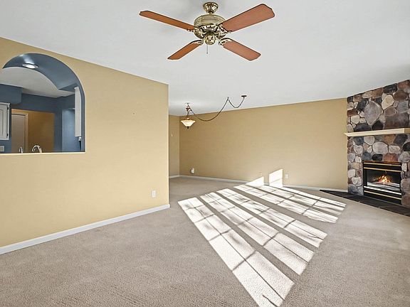 5th image of 1010 Larimer Dr