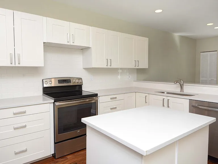 2111 Westlake Ave N #201 — Photo 9