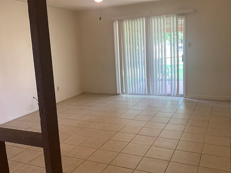 1430 Hillside Dr — Photo 2