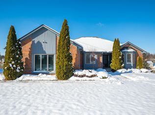 1018 Ridgeview Ct, Lake Orion, MI 48362