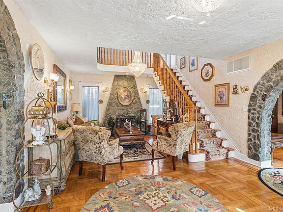 5th image of 315 wynsum Avenue