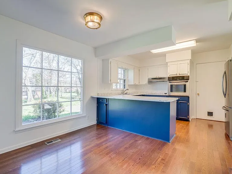 313 Abbey Ln — Photo 11