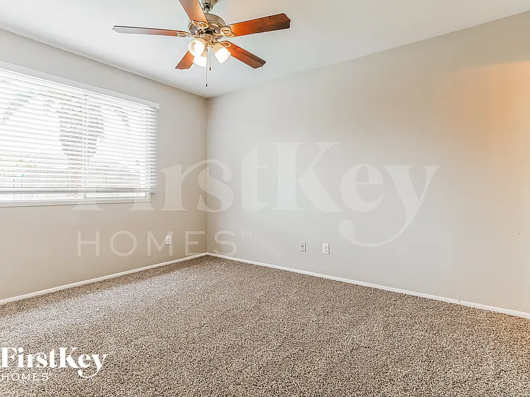 1619 E Campus Dr — Photo 8