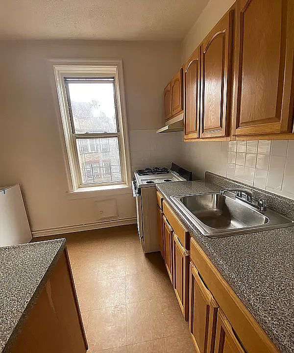 2nd image of 1140 New York Ave Unit 3D