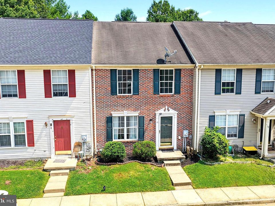1st image of 10 Hickory Ln