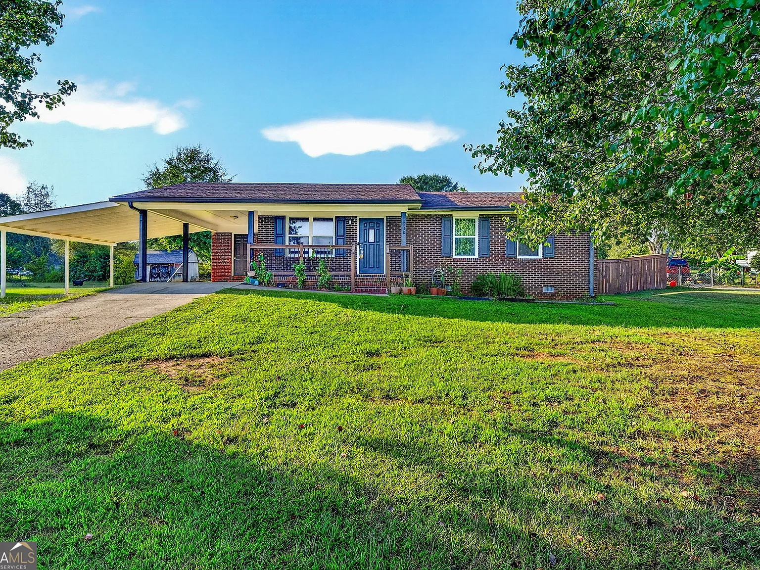 3 bed, 1.0 bath, 1000 sqft, $1,800 — Photo 3