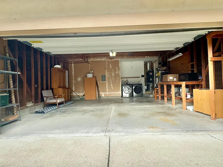 1391 Hardy Pl — Photo 3