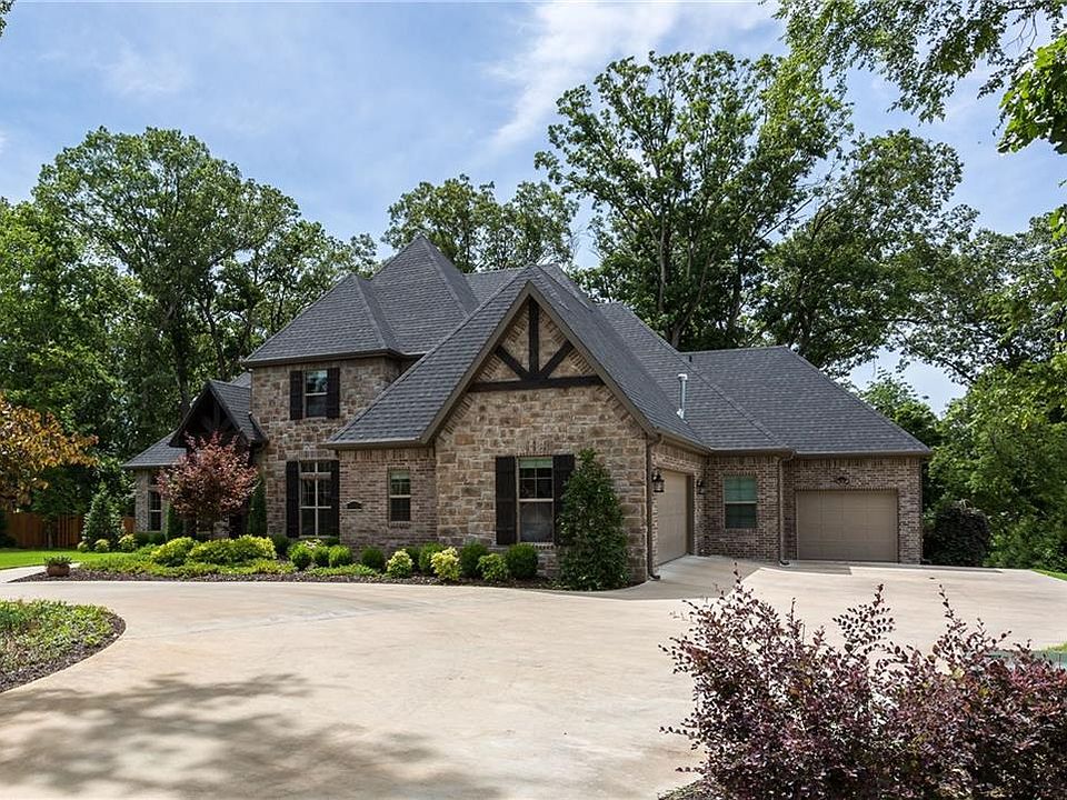 1st image of 1480 Le Chesnay Dr
