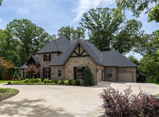 1480 Le Chesnay Dr, Centerton, AR 72719