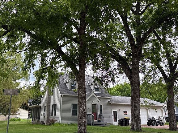 3rd image of 301 E Woodman St