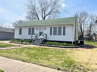 705 S Wood St, Staunton, IL 62088