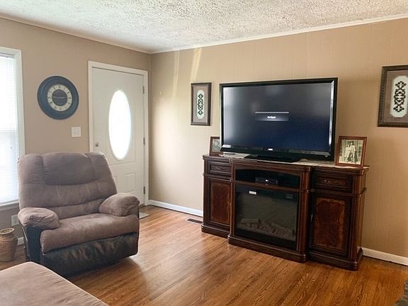 2nd image of 790 Sunset Dr