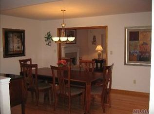 46 Tinsel Ct, Wantagh, NY 11793