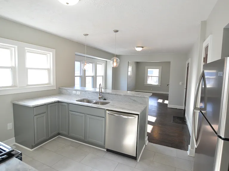 567 N Beville Ave — Photo 8