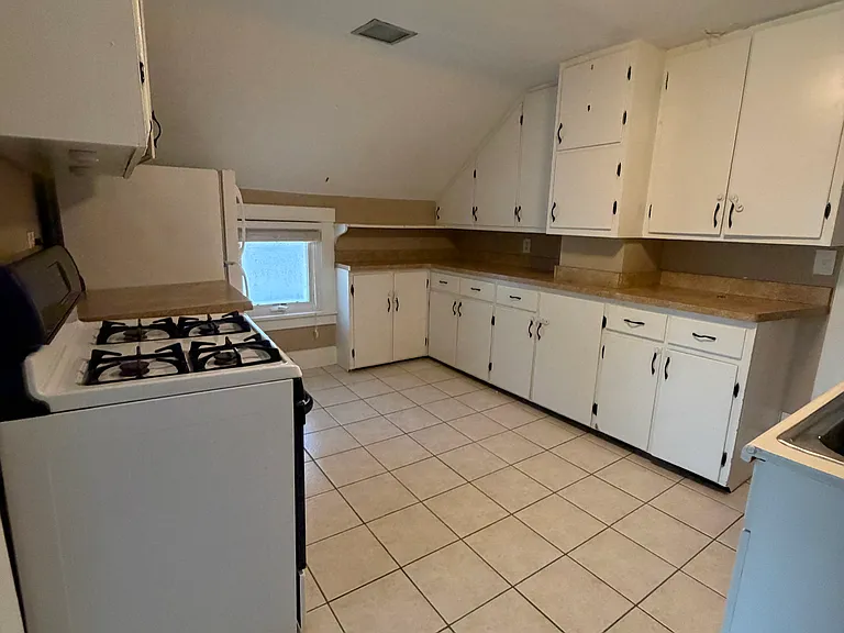 4821 Harlem Rd — Photo 9