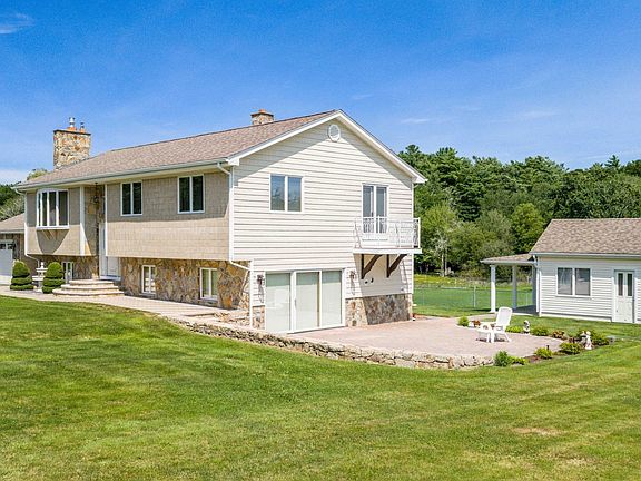 5th image of 38 Cushing Ln