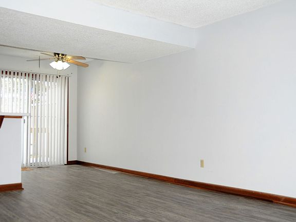 3rd image of 5093 Singleton Dr