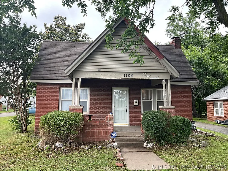 1104 N Gary Pl — Photo 1