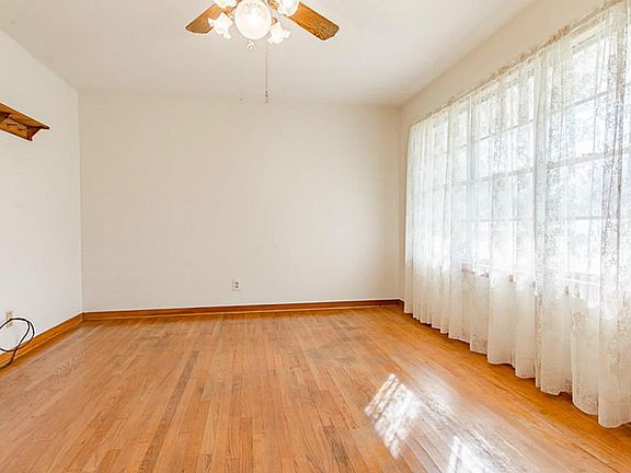 5th image of 3704 Margaret St