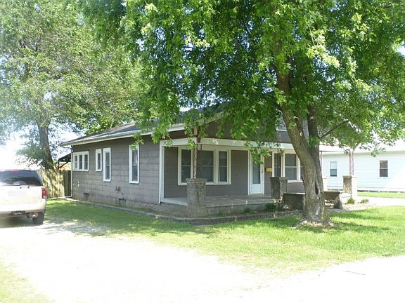 2nd image of 221 N Pine Ave