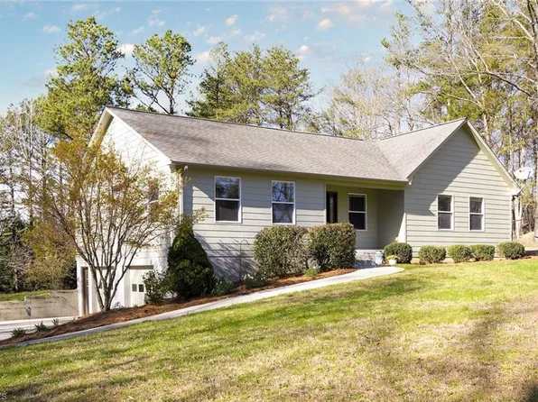 272 Emery Ln, Clemmons, NC 27012