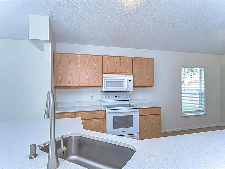 18303 Elmhurst Ln — Photo 14