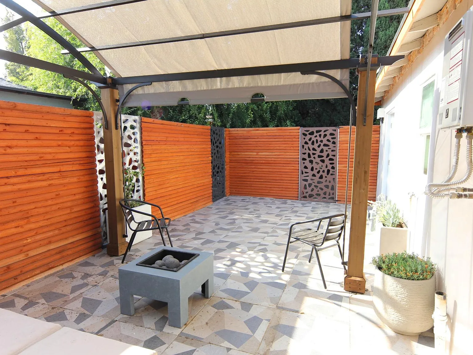 2 bed, 900 sqft, $3,350 — Photo 2