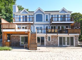 10 Ships Ln, Bayville, NY 11709