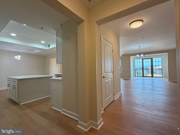 3rd image of 485 Harbor Side St APT 604
