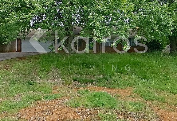 2nd image of 103 Piper Ln