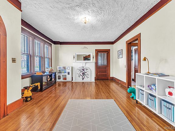 3rd image of 209 Dozier St