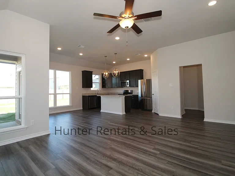 1902 Bayou Wood Ln — Photo 4