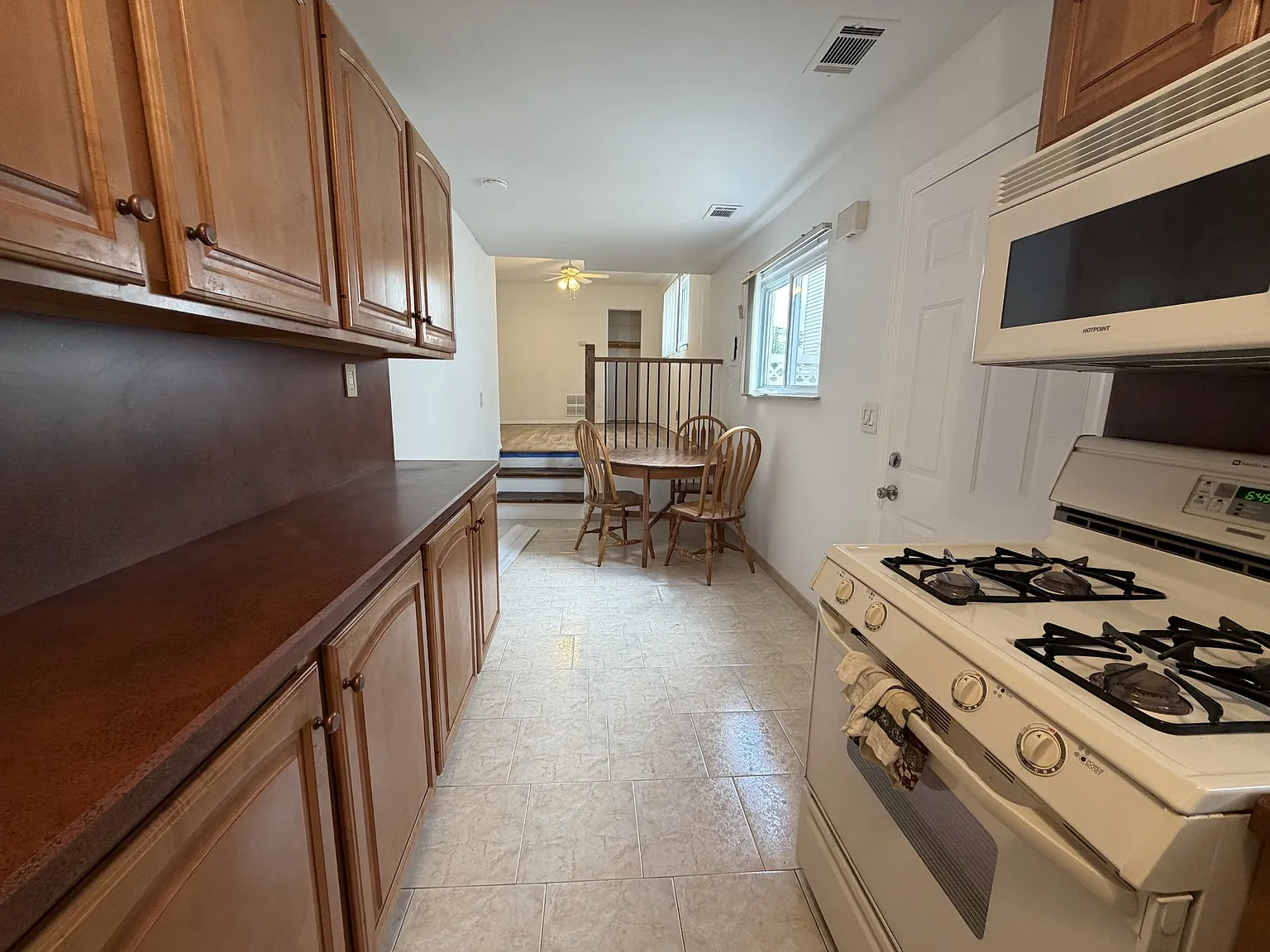 Studio, $2,440 — Photo 4