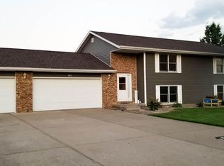 102 Summerfield Blvd, Fruitland, IA 52749
