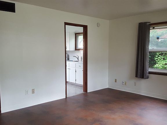 3rd image of 1909 Lancaster St